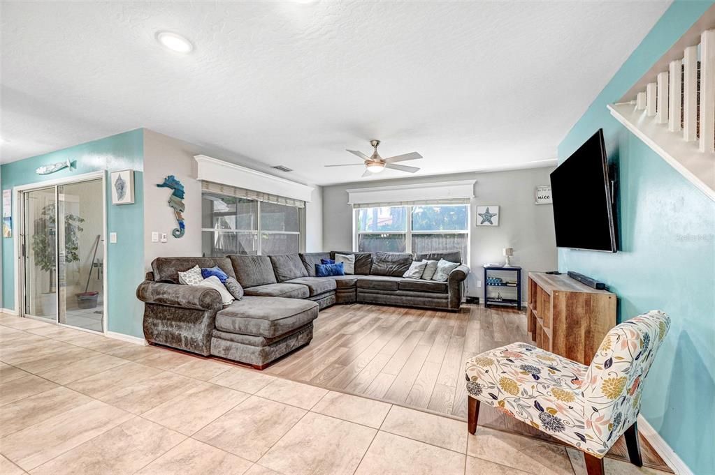 Interior, Living room, Recessed Lighting, Wood Texture Flooring