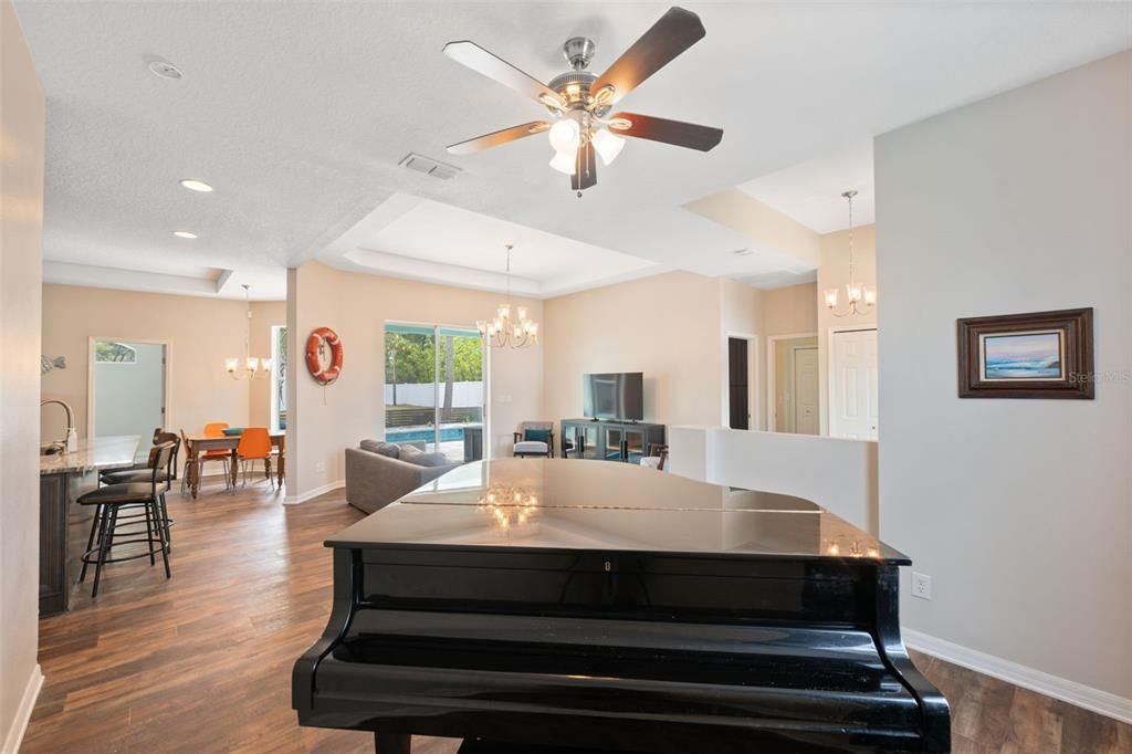 Chandelier, Dining room, Interior, Pendant Lights, Piano, Recessed Lighting, Wood Texture Flooring