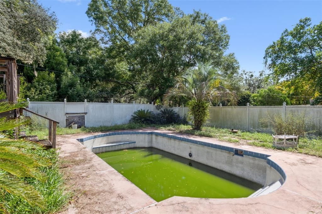 Exterior, Pool