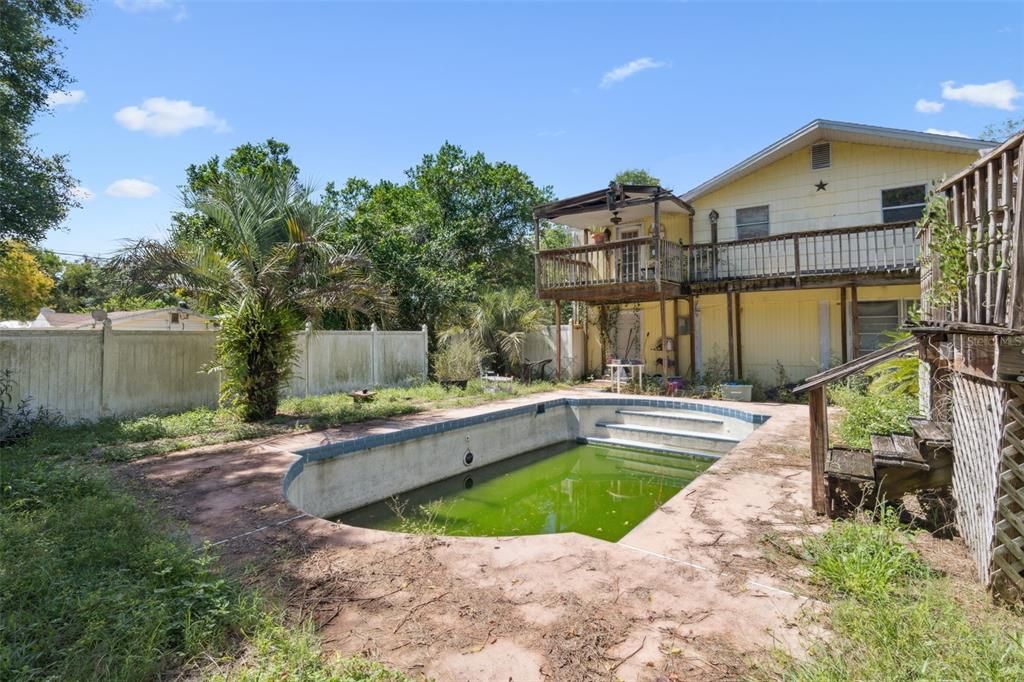 Exterior, Pool