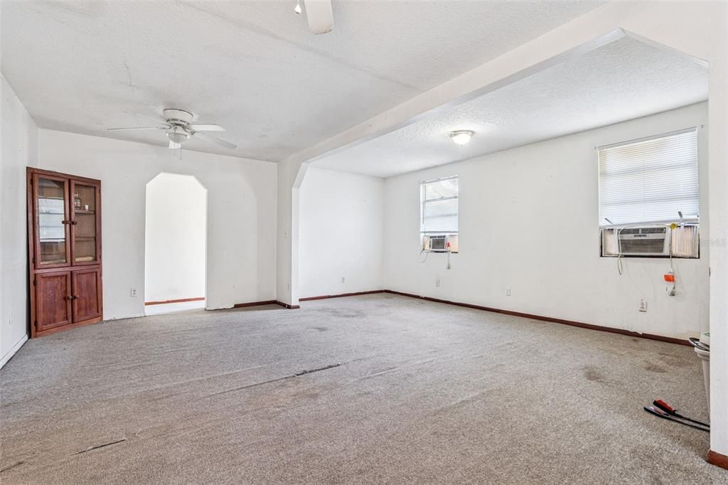 Empty room, Interior