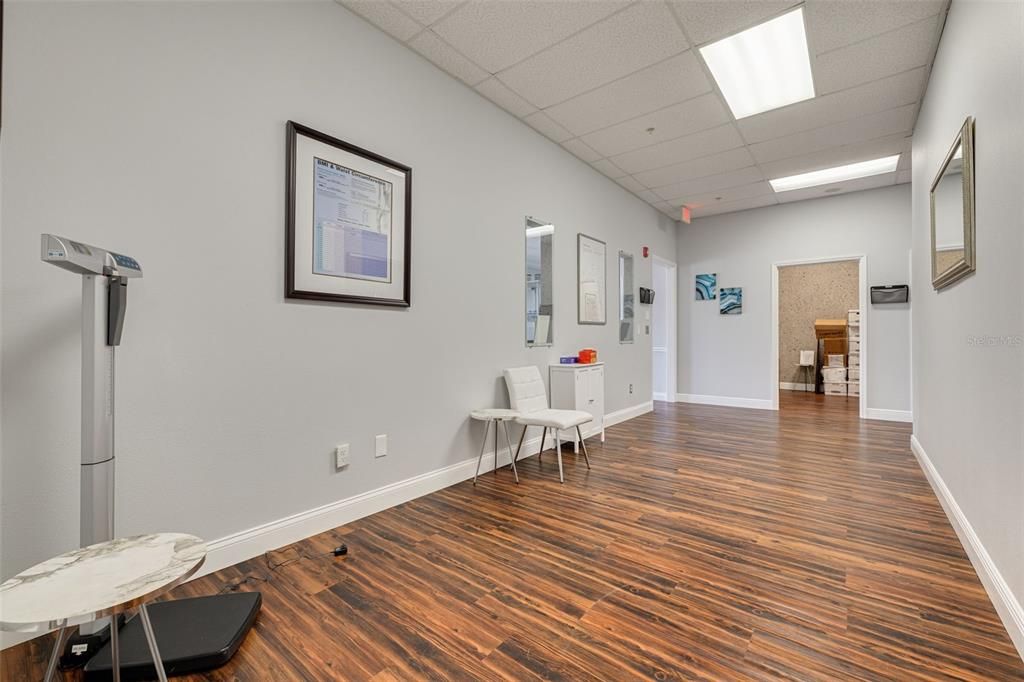 Interior, Recessed Lighting, Wood Texture Flooring