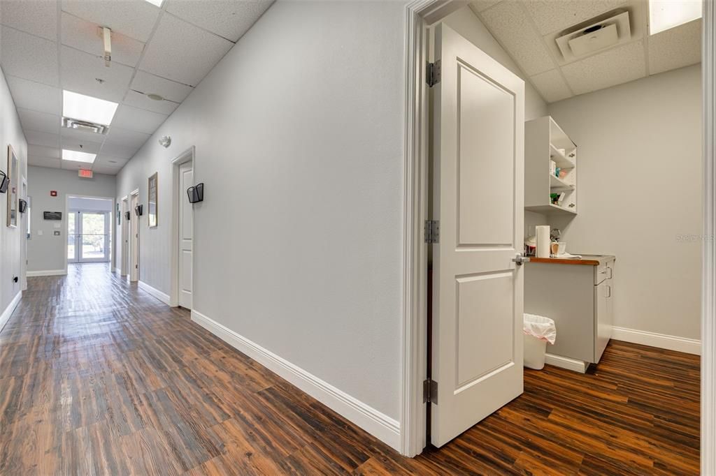 Interior, Recessed Lighting, Wood Texture Flooring