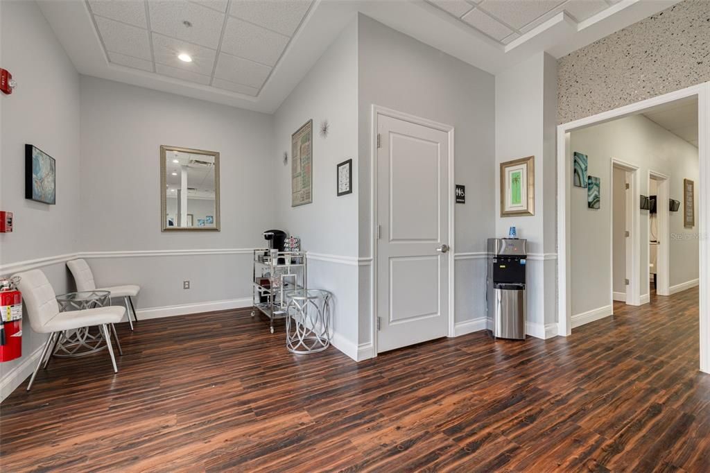 Interior, Recessed Lighting, Wood Texture Flooring