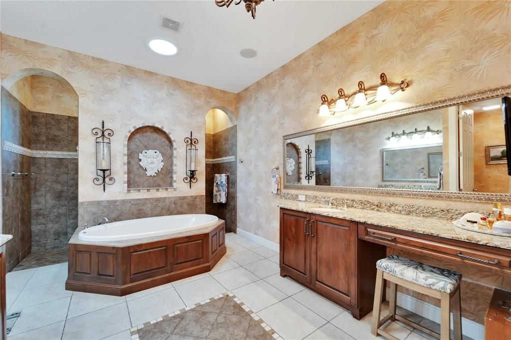 Bathroom, Dual Sink Vanities, Interior, Recessed Lighting