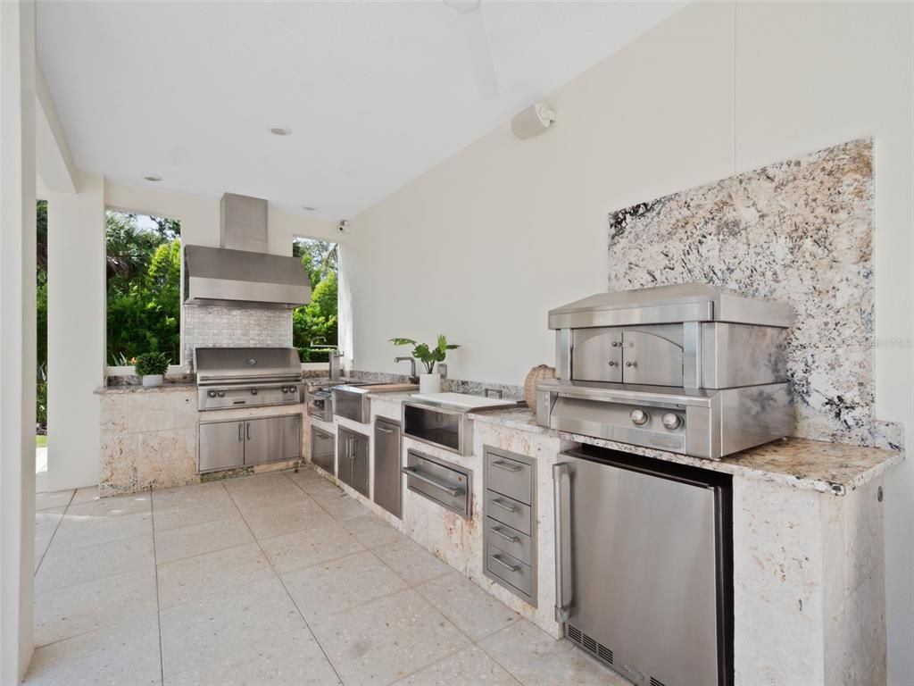 Exterior, Outdoor Kitchen, Stainless Steel Appliances