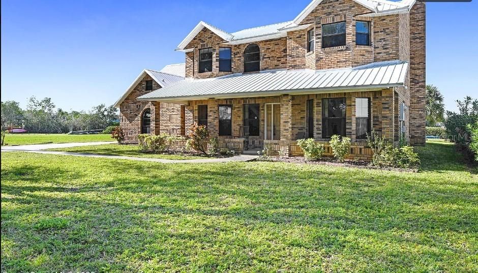 Backyard, Exterior, Facade, Brick Facade, Brick Traditional