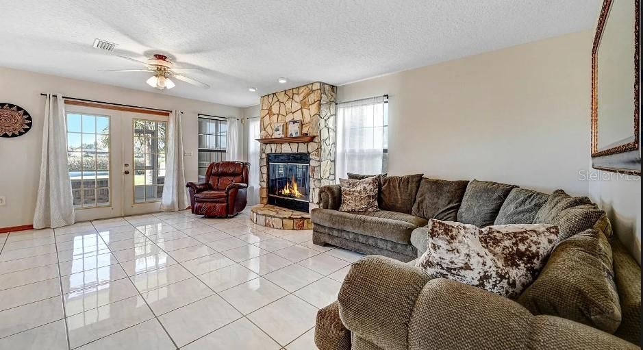 Fireplace, Interior, Living room, Recessed Lighting