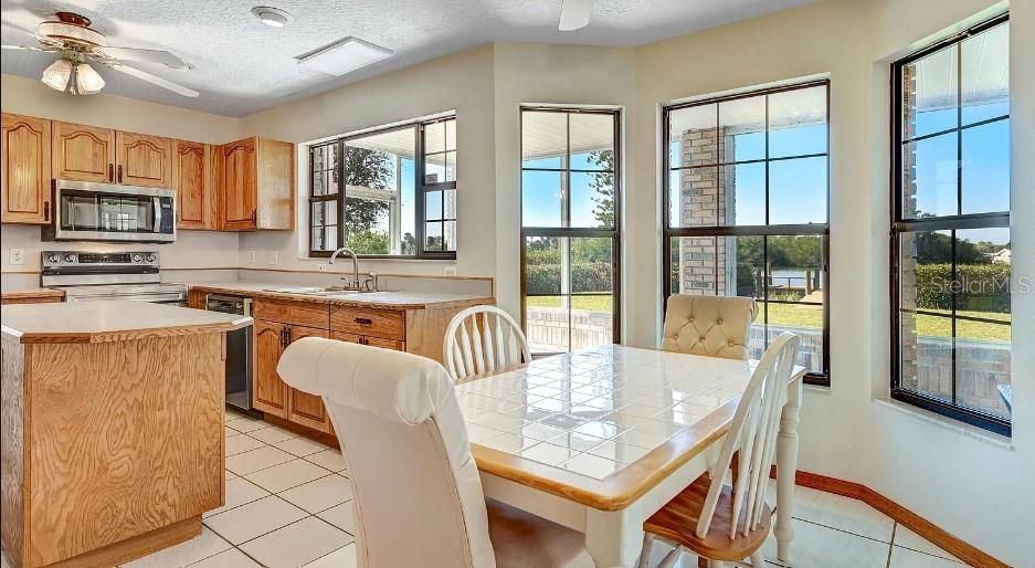 Dining room, Interior, Kitchen, Recessed Lighting