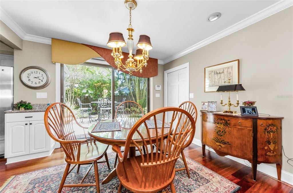 Chandelier, Dining room, Interior, Recessed Lighting, Wood Texture Flooring