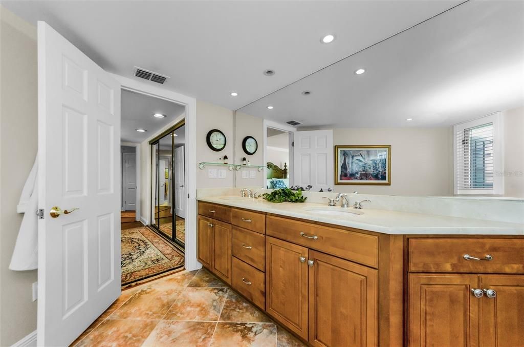 Bathroom, Dual Sink Vanities, Interior, Recessed Lighting