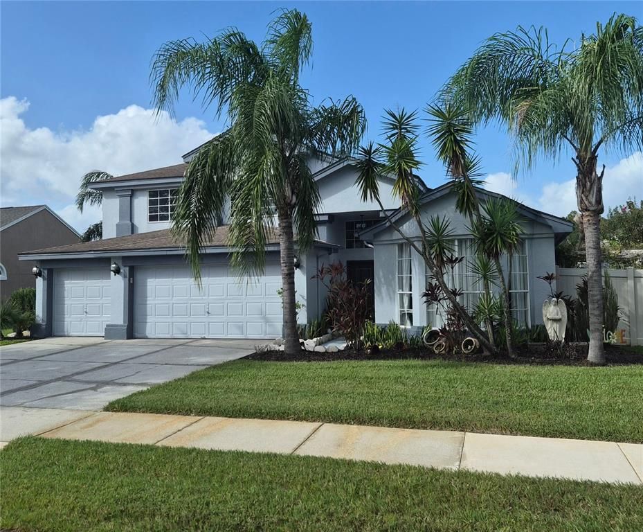 Attached, Exterior, Facade, Ranch