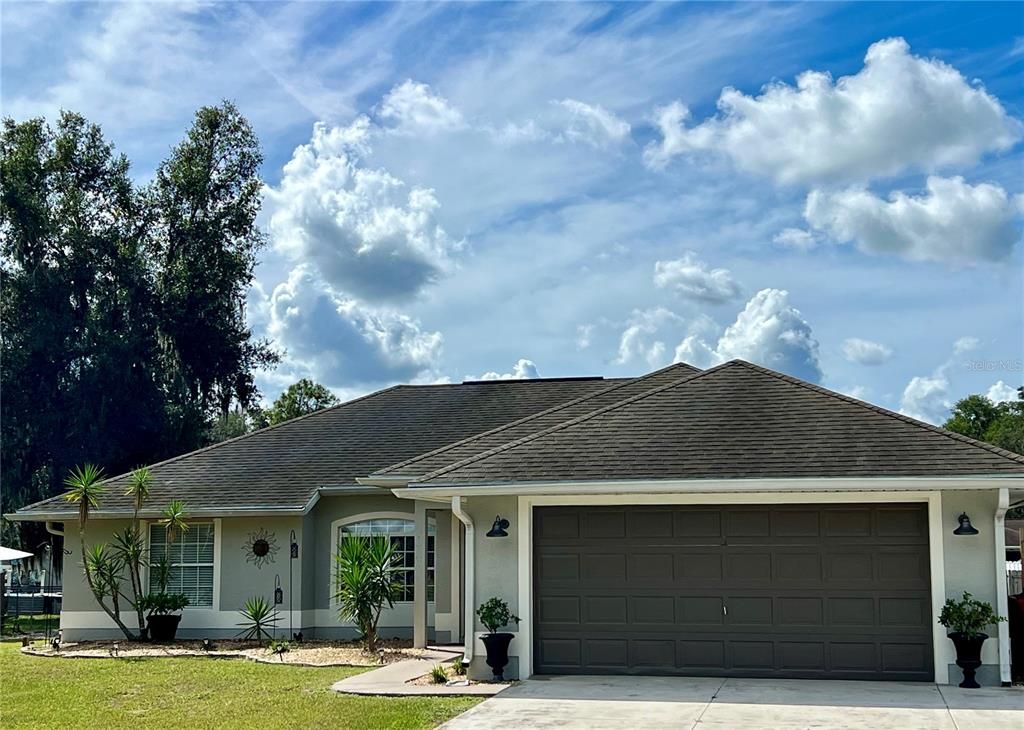 Attached, Exterior, Facade, Ranch