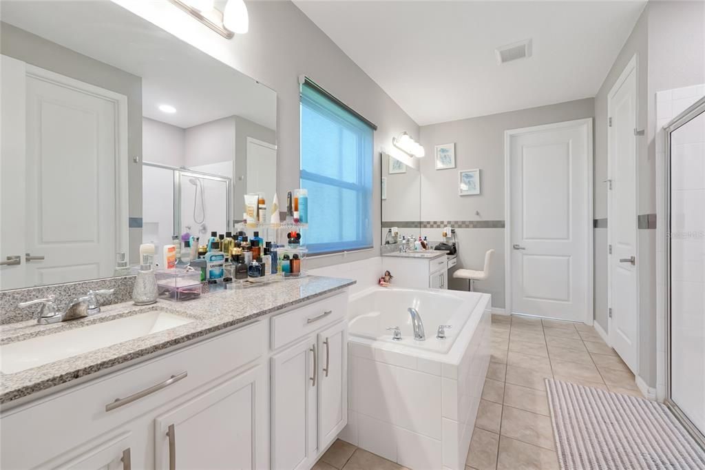 Bathroom, Dual Sink Vanities, Interior, Recessed Lighting
