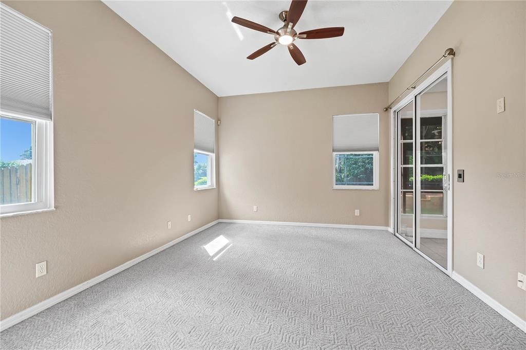 Empty room, Interior