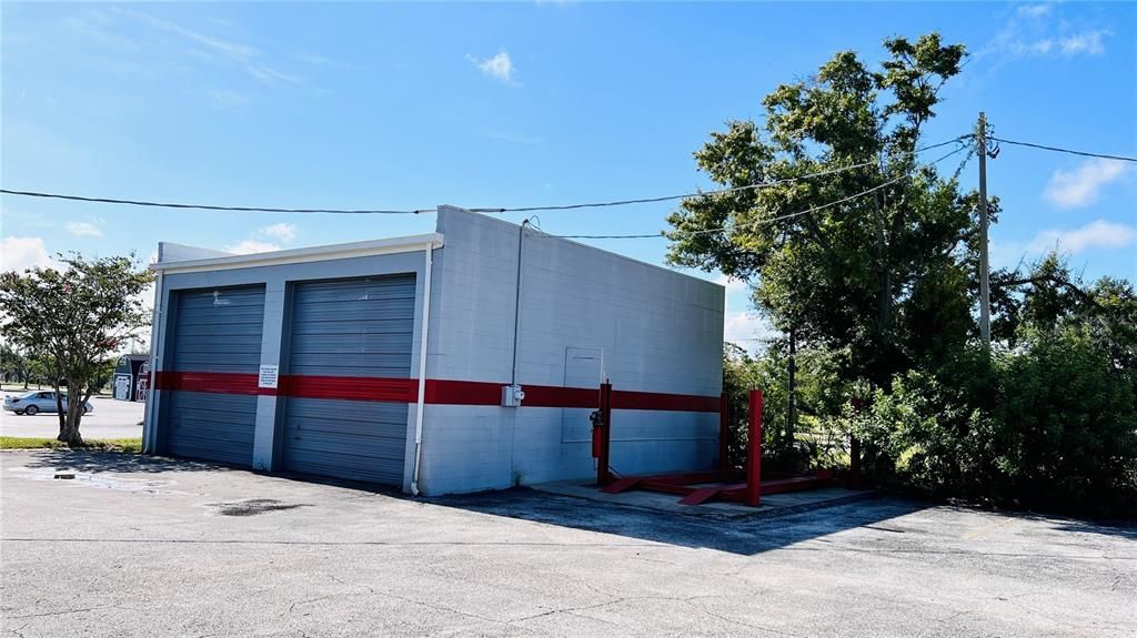 Detached Garage, Exterior