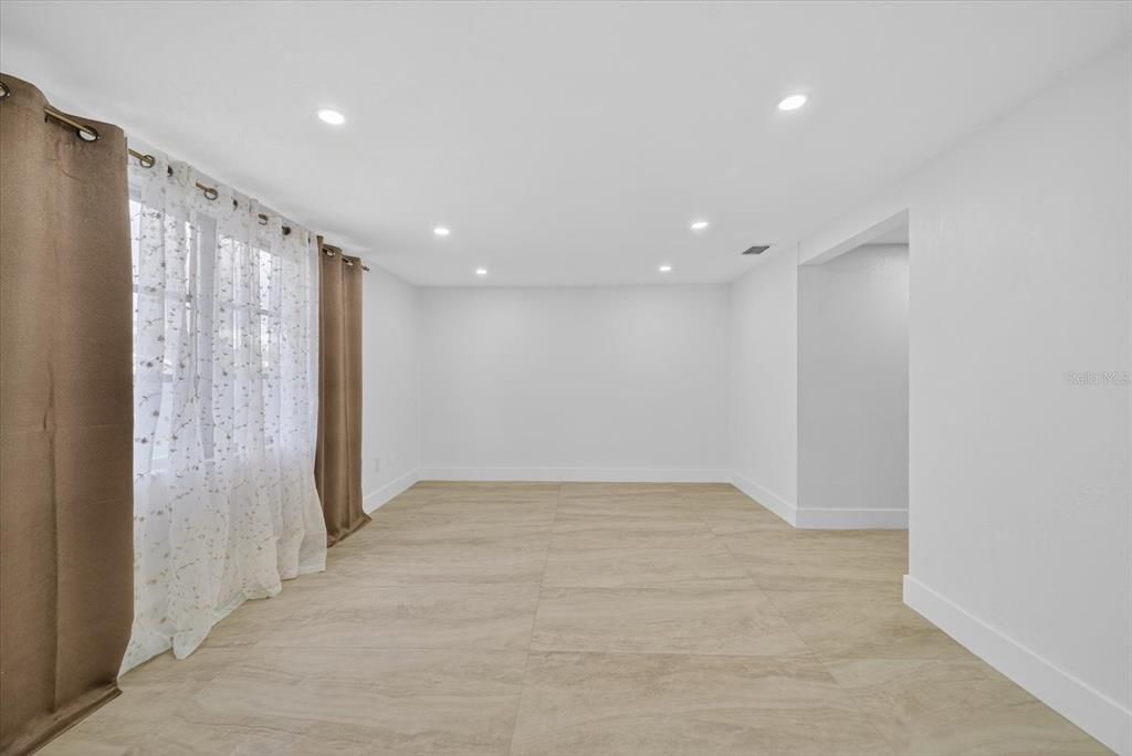 Empty room, Interior, Recessed Lighting