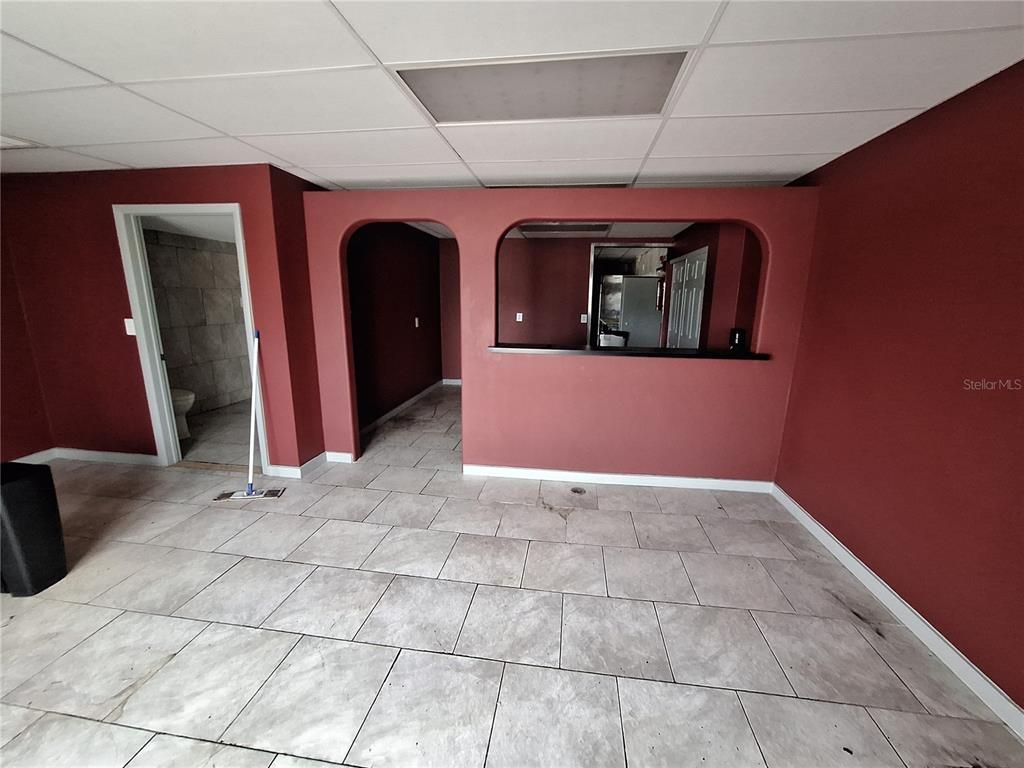 Empty room, Interior