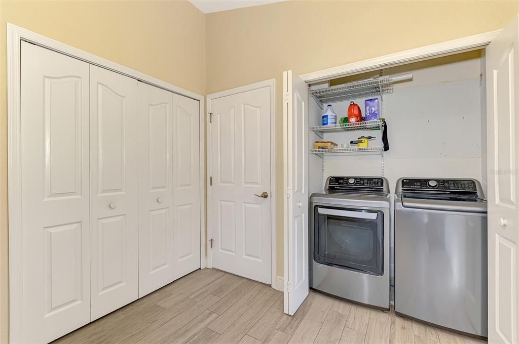 Interior, Utility Closets, Washer, Wood Texture Flooring