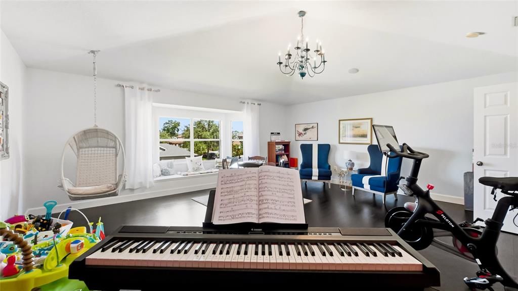 Chandelier, Fitness Equipment, Interior