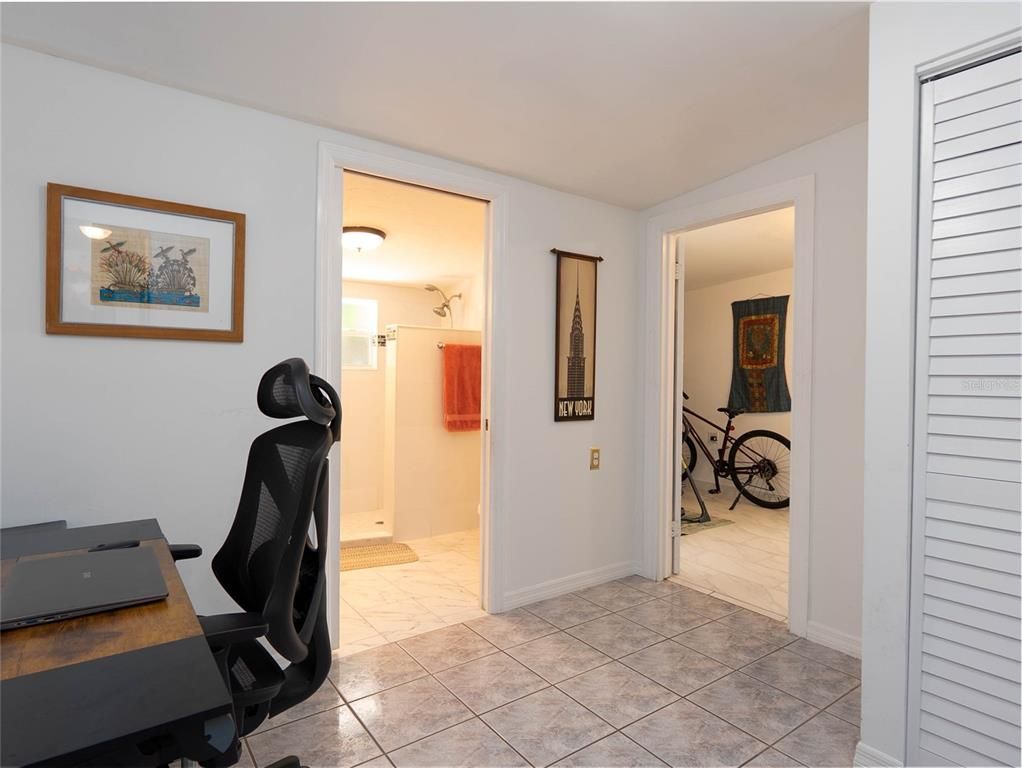 Home Office, Interior