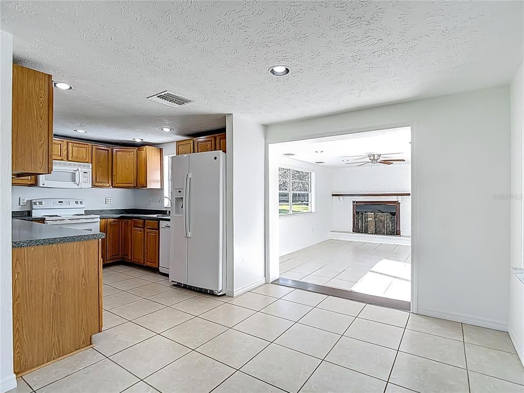 Fireplace, Interior, Kitchen, Recessed Lighting