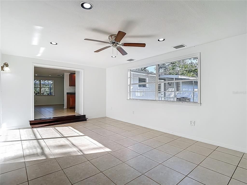 Empty room, Interior, Recessed Lighting