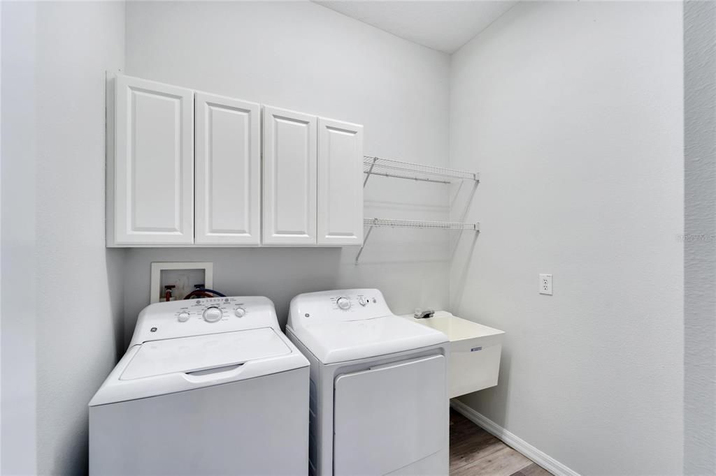 Interior, Washer, Wood Texture Flooring
