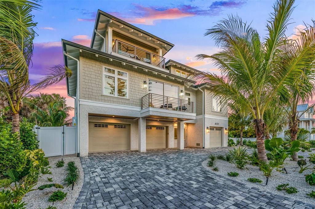 Attached, Exterior, Facade, Modern