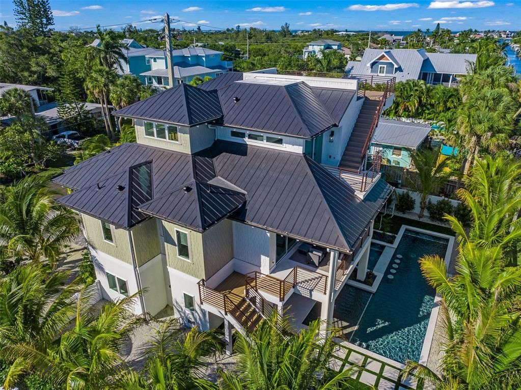 Exterior, Drone