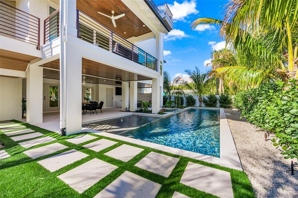 Exterior, Pool