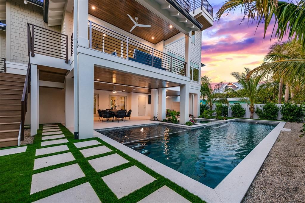 Exterior, Pool