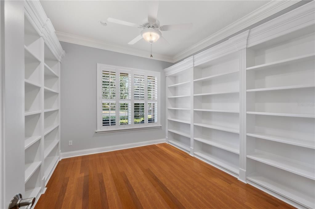 Interior, Walk-in Closets, Wood Texture Flooring