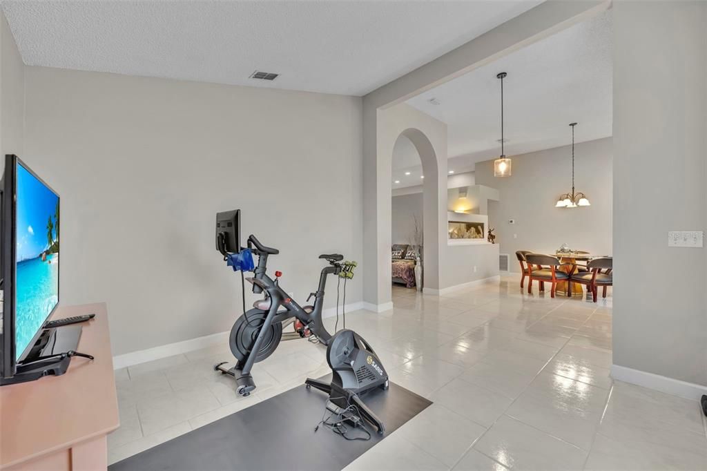 Dining room, Fitness Equipment, Interior, Pendant Lights, Recessed Lighting