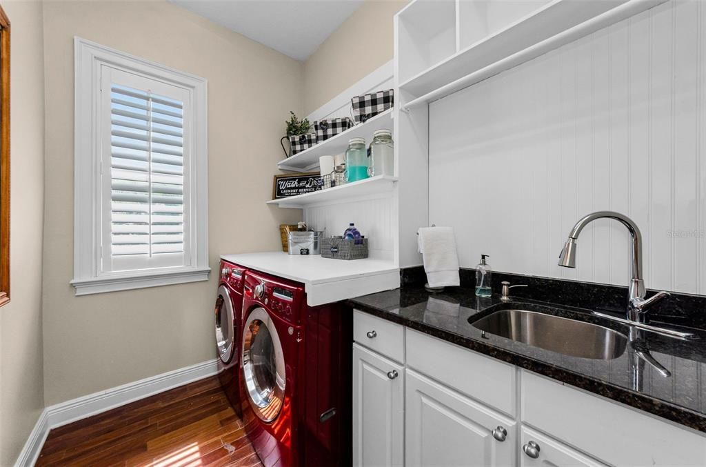 Interior, Washer, Wood Texture Flooring