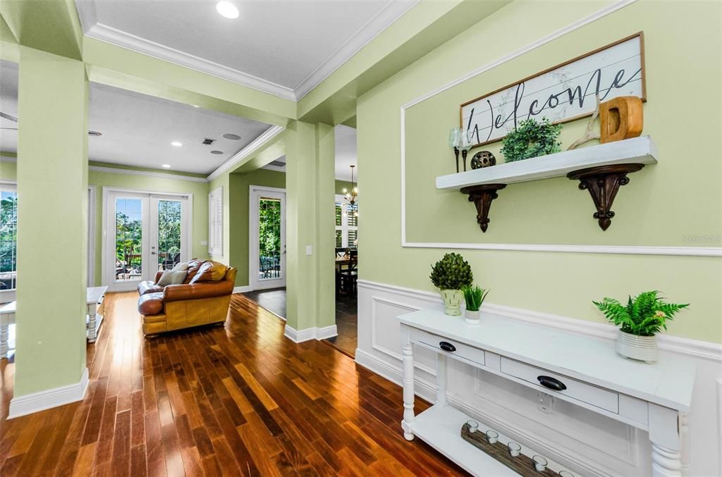 Interior, Recessed Lighting, Wood Texture Flooring