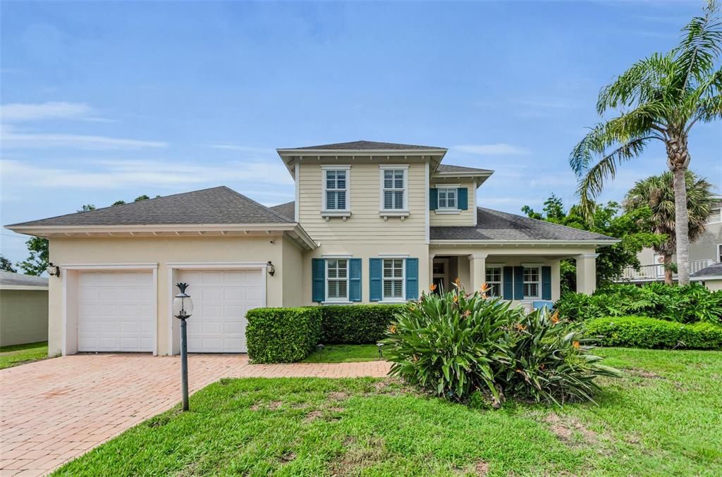 Attached, Exterior, Facade, American Foursquare