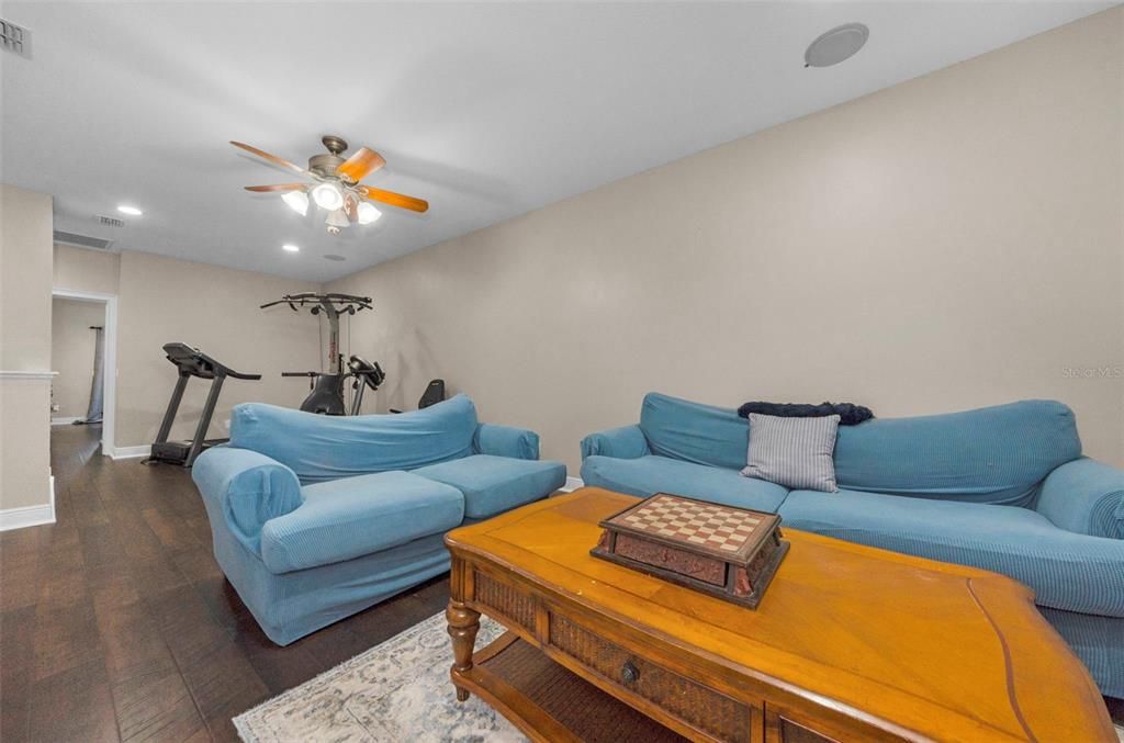 Fitness Equipment, Interior, Living room, Recessed Lighting, Wood Texture Flooring