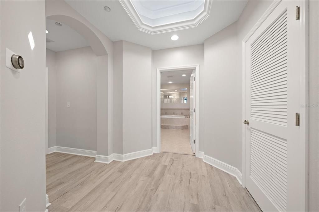 Bathroom, Interior, Recessed Lighting, Wood Texture Flooring