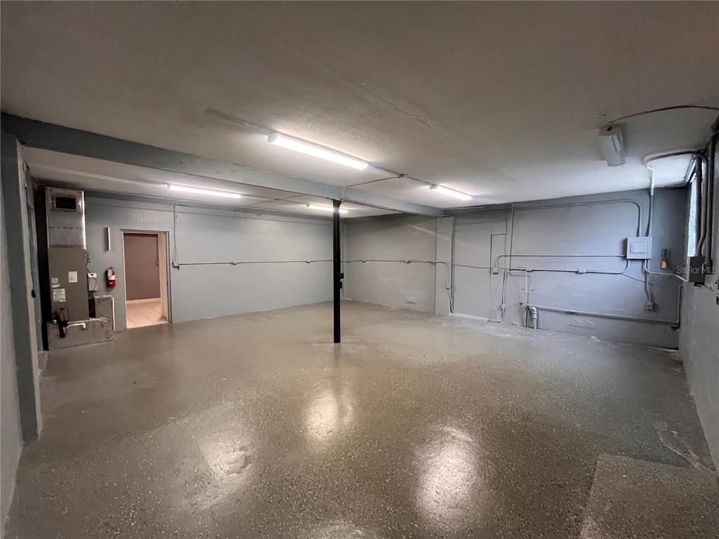 Garage, Interior