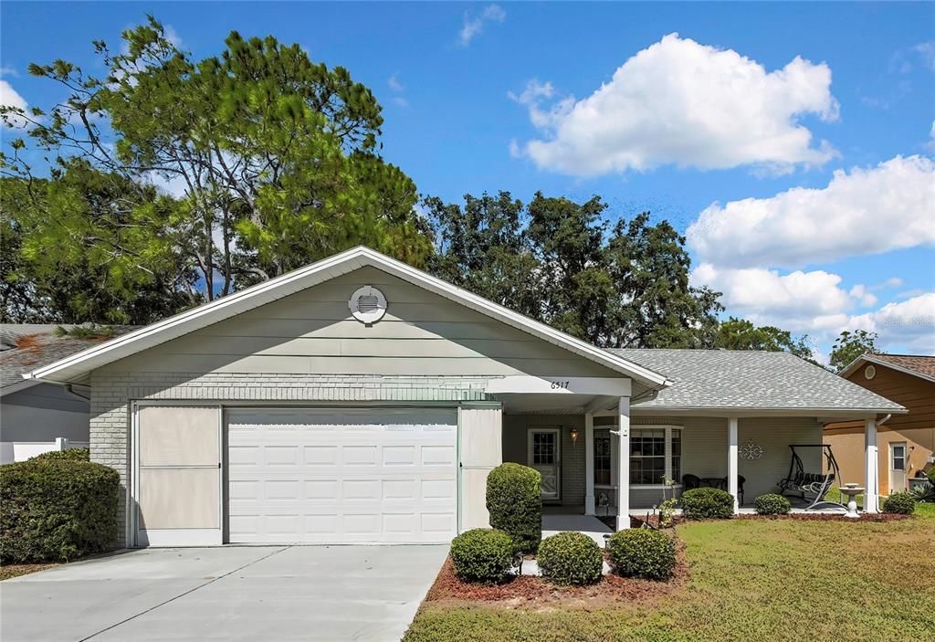 Attached, Exterior, Facade, Ranch