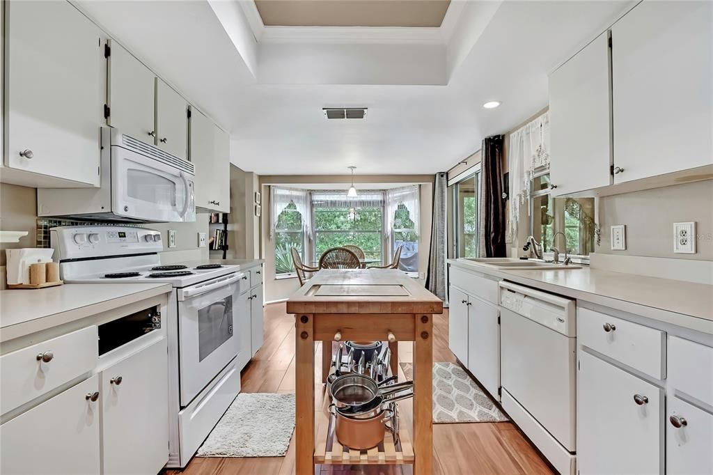 Dining room, Interior, Kitchen, Pendant Lights, Recessed Lighting, Wood Texture Flooring