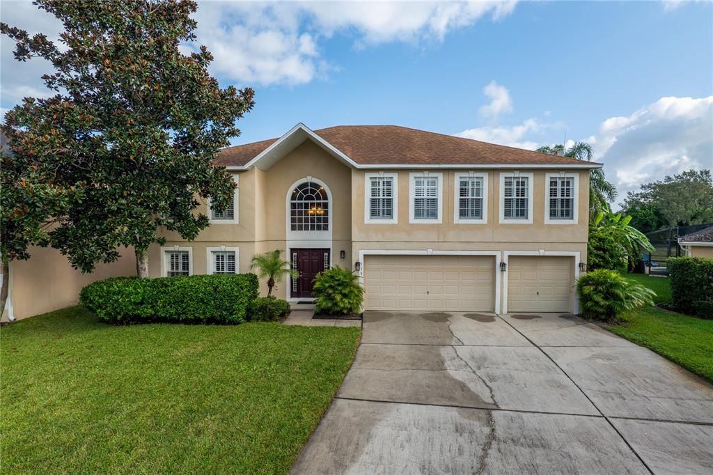 Attached, Exterior, Facade, Raised Ranch