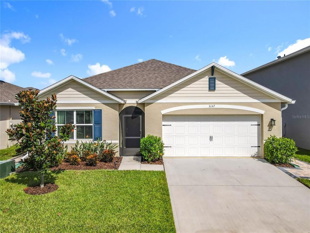 Attached, Exterior, Facade, American Craftsman