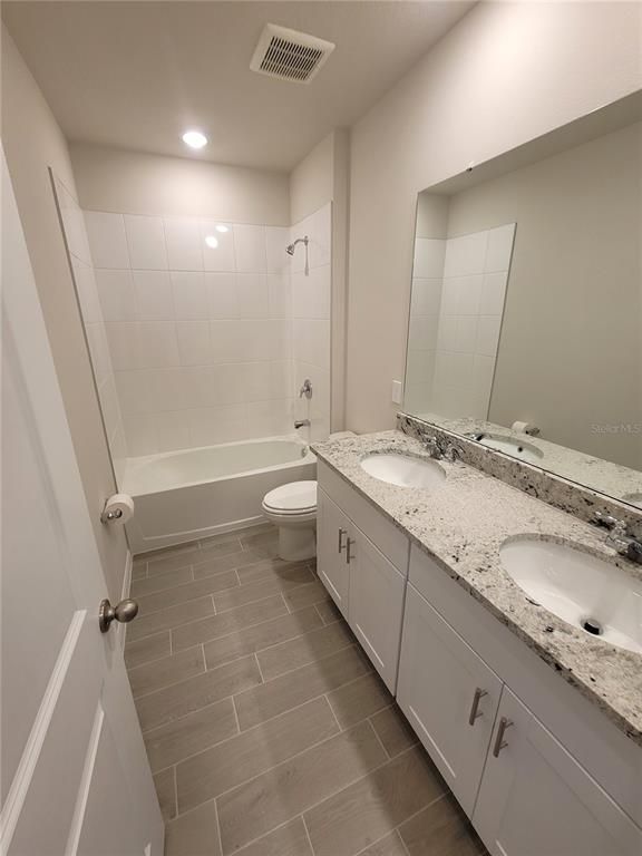 Bathroom, Dual Sink Vanities, Interior, Recessed Lighting