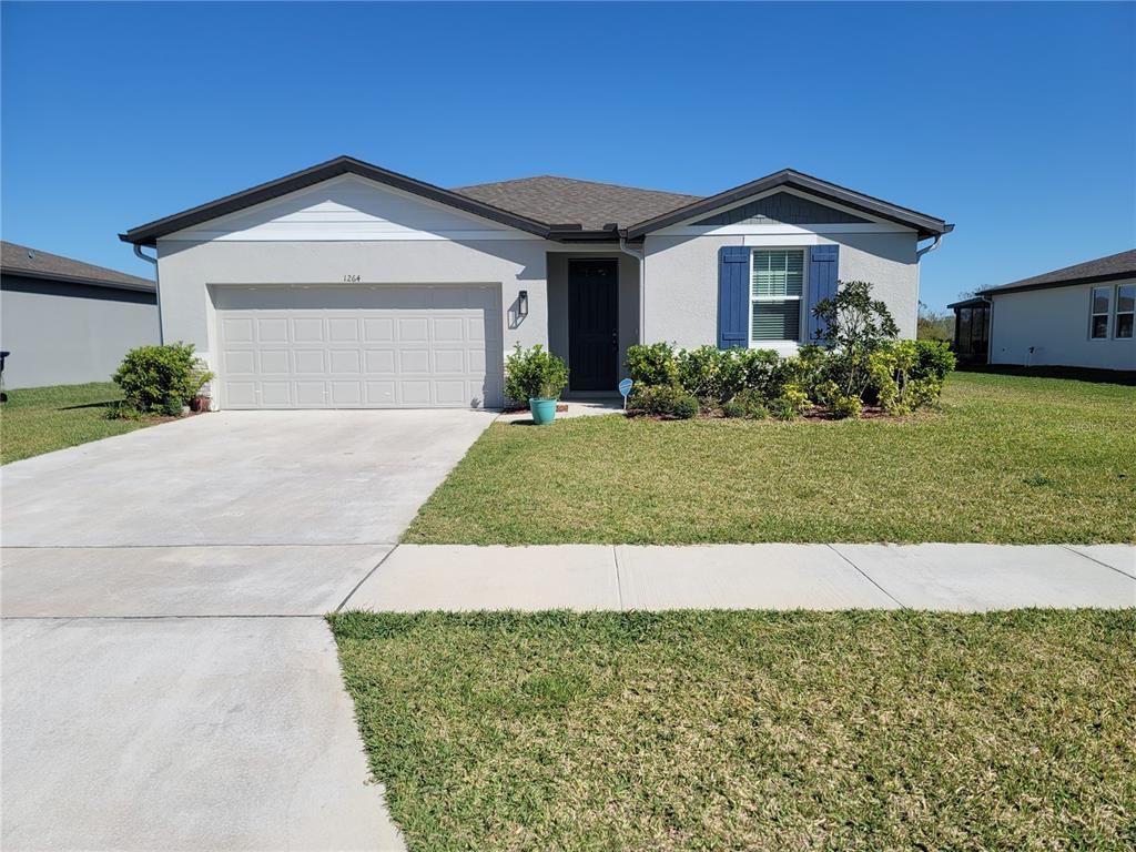 Attached, Exterior, Facade, Ranch