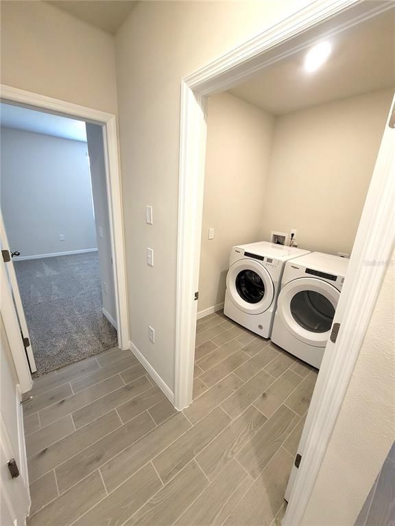 Interior, Recessed Lighting, Washer, Wood Texture Flooring