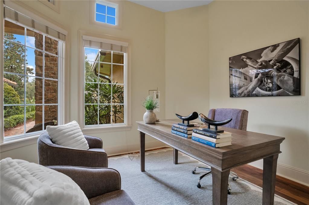 Home Office, Interior