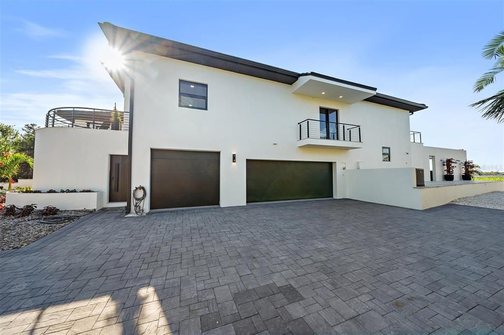 Attached, Exterior, Facade, Modern