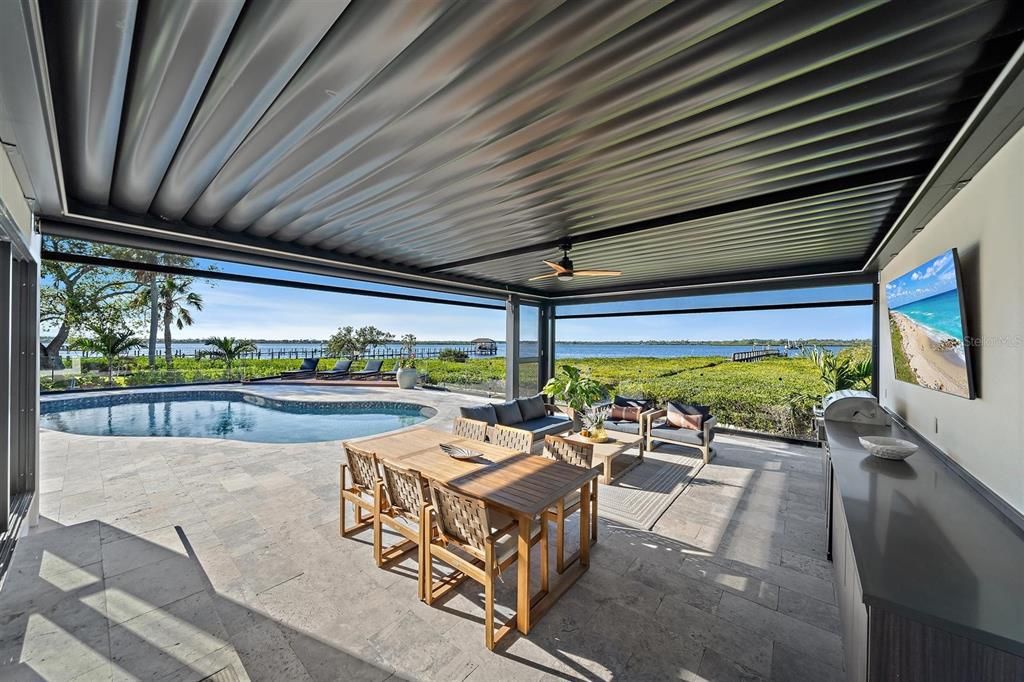 Exterior, Pool, Water